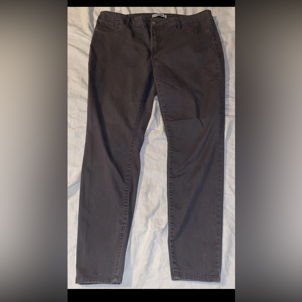Refuge Jeans Size 16
